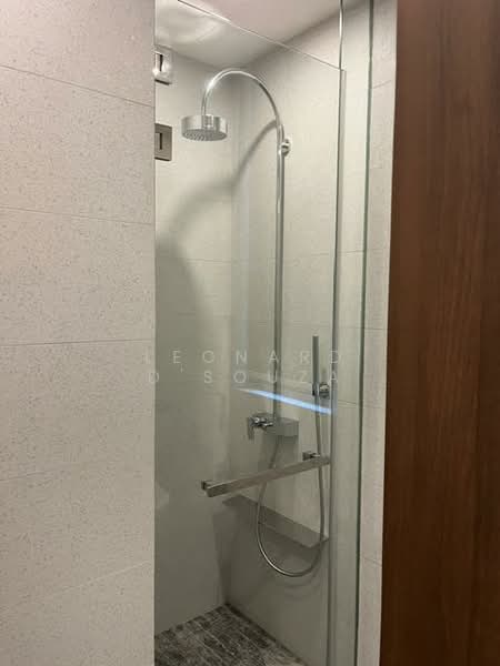 Parksuites, 18 Holland Grove Road, 2 Bedrooms, 786 sqft, Condominium For Rent, by Leonard D'Souza, 500154011 - Bathroom - PropertyGuru.com.sg