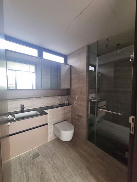 The Commodore, 61 Canberra Drive, 3 Bedrooms, 1,152 sqft, Condominium For Sale, by Jacent Jj Ong, 500154024 - Bathroom - PropertyGuru.com.sg