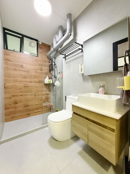 265 Toh Guan Road, 265 Toh Guan Road, 3 Bedrooms, 1,302 sqft, HDB Flat For Sale, by Dexter Tan, 500154060 - Bathroom - PropertyGuru.com.sg