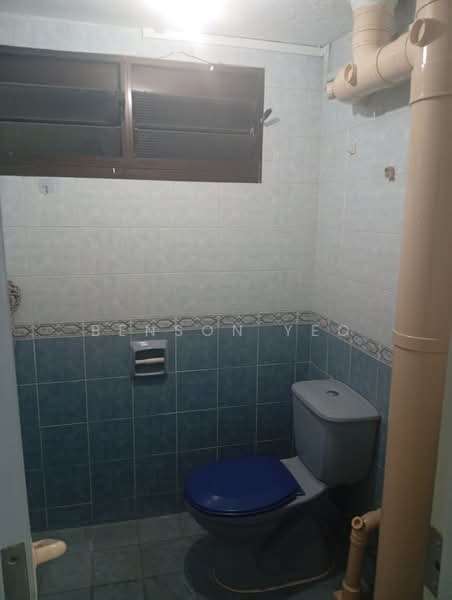 710 Ang Mo Kio Avenue 8, 710 Ang Mo Kio Avenue 8, 3 Bedrooms, 1,292 sqft, HDB Flat For Sale, by BENSON YEO, 500154086 - Bathroom - PropertyGuru.com.sg