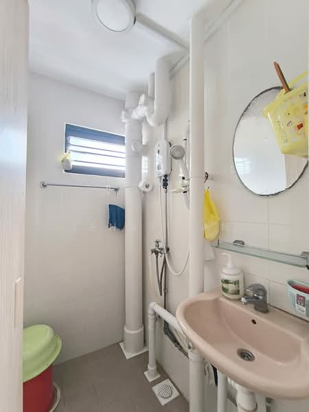 44 Bedok South Road, 44 Bedok South Road, Room Rental, 100 sqft, HDB Flat For Rent, by Kenny Kan, 500154089 - Bathroom - PropertyGuru.com.sg