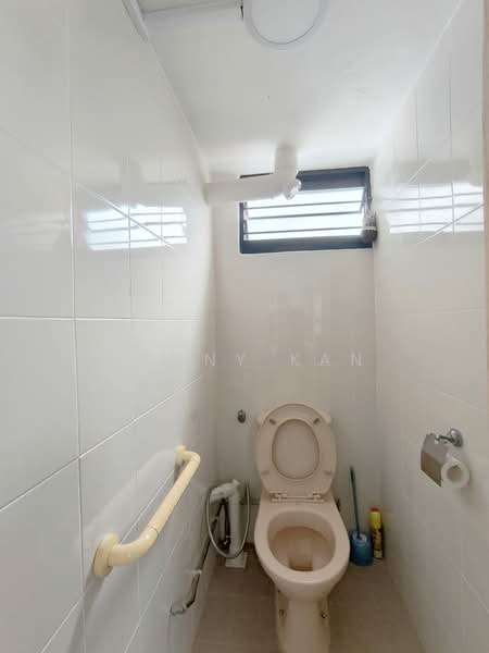 44 Bedok South Road, 44 Bedok South Road, Room Rental, 100 sqft, HDB Flat For Rent, by Kenny Kan, 500154089 - Bathroom - PropertyGuru.com.sg