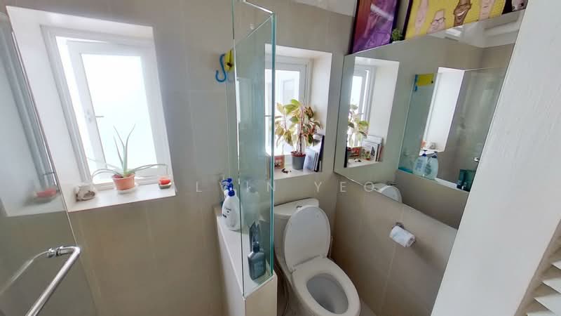 59 Eng Hoon Street, 59 Eng Hoon Street, 2 Bedrooms, 1,001 sqft, Walk-up Apartment For Rent, by Alvin Yeo, 500154101 - Bathroom - PropertyGuru.com.sg