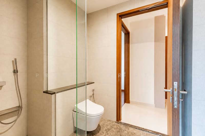 Parksuites, 22 Holland Grove Road, 2 Bedrooms, 700 sqft, Condominium For Sale, by Kit Toh, 500154109 - Bathroom - PropertyGuru.com.sg