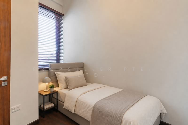 Parksuites, 22 Holland Grove Road, 2 Bedrooms, 700 sqft, Condominium For Sale, by Kit Toh, 500154109 - Bedroom - PropertyGuru.com.sg