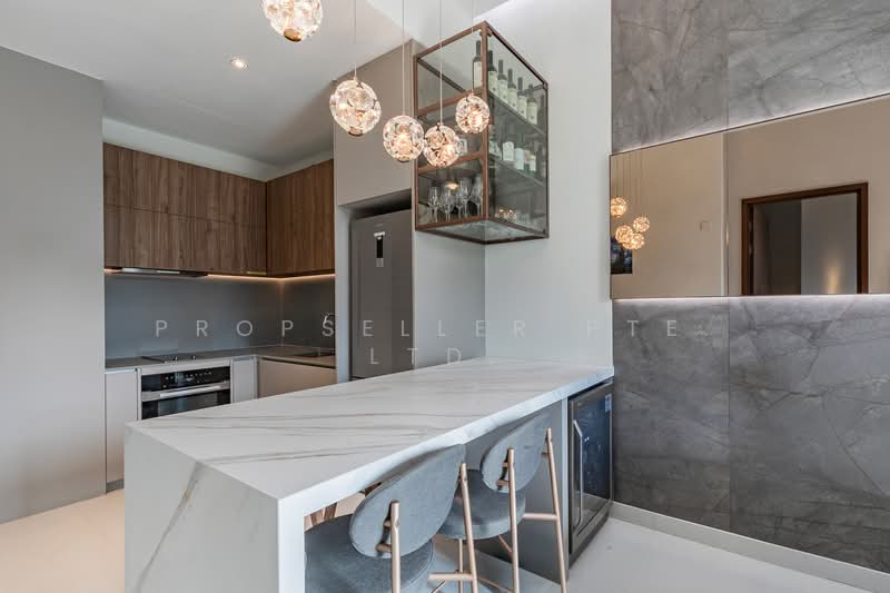 Parksuites, 22 Holland Grove Road, 2 Bedrooms, 700 sqft, Condominium For Sale, by Kit Toh, 500154109 - Kitchen - PropertyGuru.com.sg