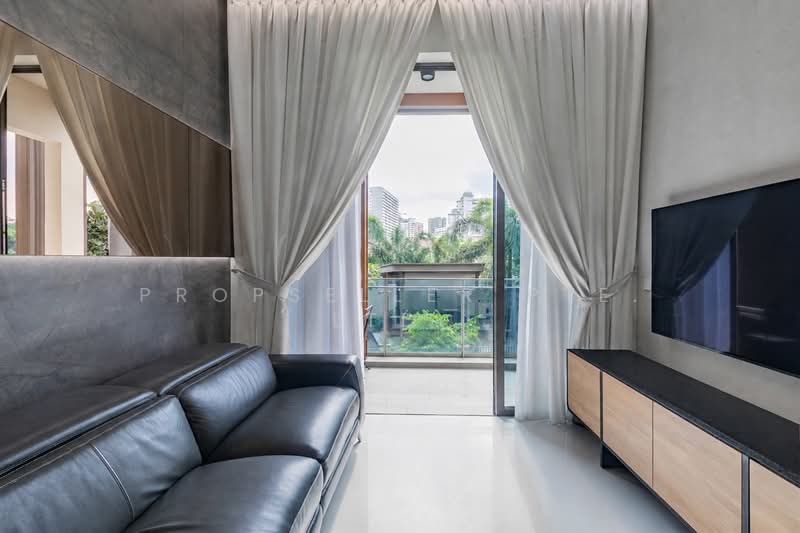 Parksuites, 22 Holland Grove Road, 2 Bedrooms, 700 sqft, Condominium For Sale, by Kit Toh, 500154109 - Living Room - PropertyGuru.com.sg