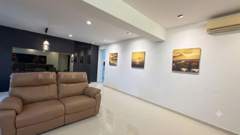 332 Sembawang Close, 332 Sembawang Close, 3 Bedrooms, 1,237 sqft, HDB Flat For Sale, by Bryan Seah Seng Ping, 500154111 - Living Room - PropertyGuru.com.sg