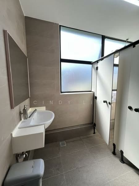 Henderson Building, 221 Henderson Road, 980 sqft, Light Industrial (B1) For Rent, by Cindy Lim, 500154121 - Bathroom - CommercialGuru.com.sg