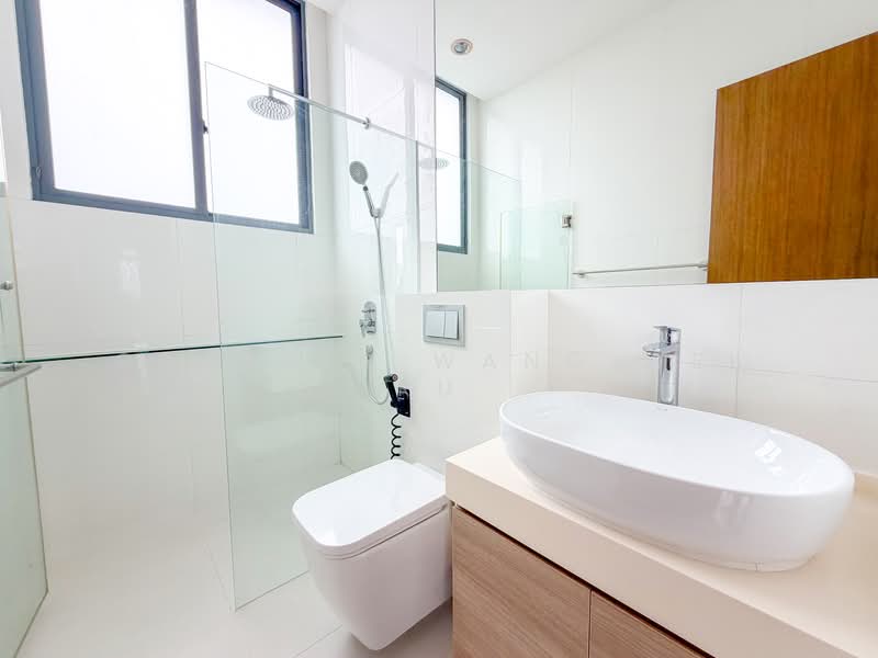 D19 Seaview Landed, Freehold, , 6 Bedrooms, 5,200 sqft, Detached House For Sale, by Graycin Wang Wei Ru, 500154129 - Bathroom - PropertyGuru.com.sg
