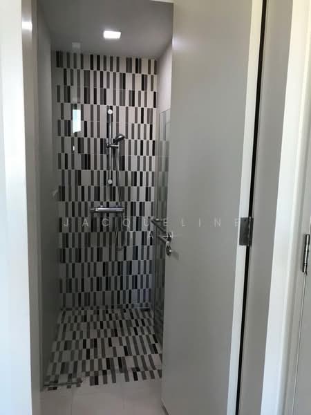 Southbank, 881 North Bridge Road, 1 Bedroom, 614 sqft, Condominium For Rent, by Jacqueline Tan, 500154134 - Bathroom - PropertyGuru.com.sg