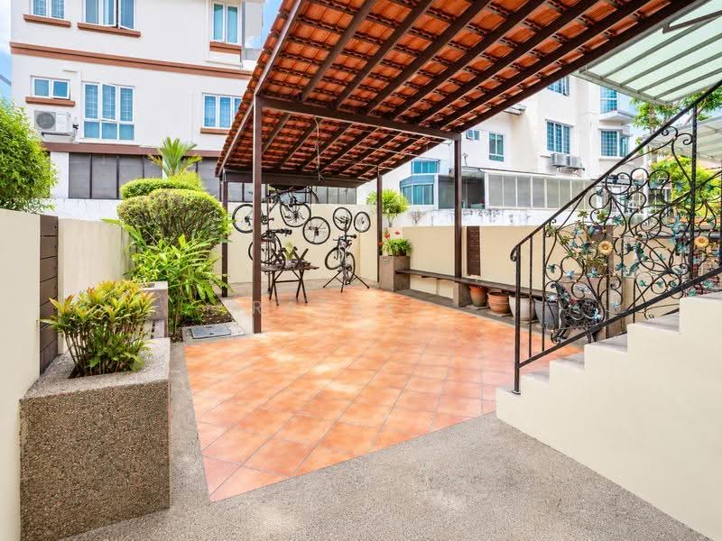 Rare Freehold Terrace Near Eunos MRT, Jalan Ismail, Eunos / Geylang / Paya Lebar, 5 Bedrooms, 4,900 sqft, Terraced House For Sale, by Razak ., 500154150 - Exterior - PropertyGuru.com.sg