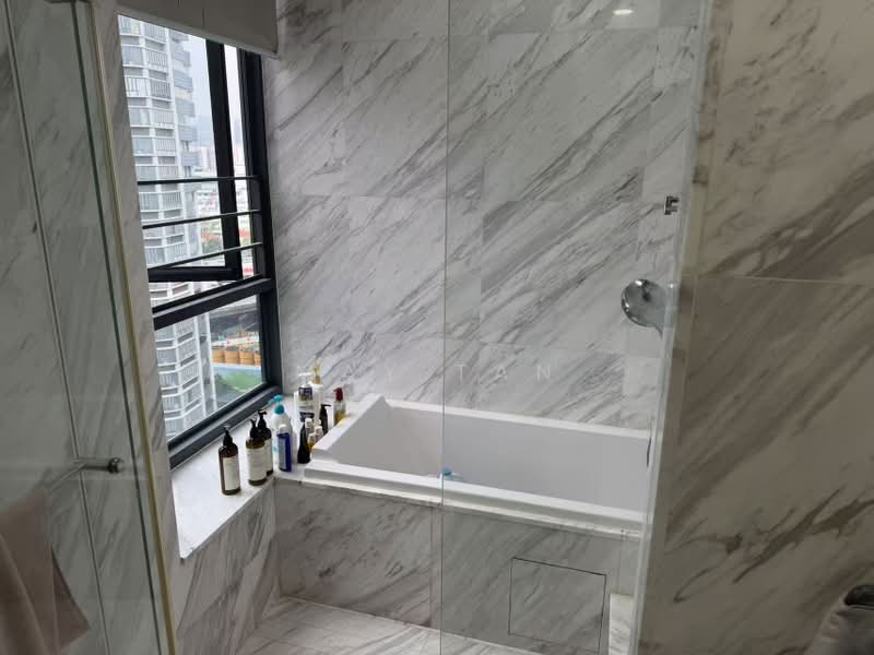 VIVA, 6 Suffolk Walk, 2 Bedrooms, 957 sqft, Condominium For Rent, by May Tan, 500154154 - Bathroom - PropertyGuru.com.sg