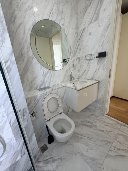 VIVA, 6 Suffolk Walk, 2 Bedrooms, 957 sqft, Condominium For Rent, by May Tan, 500154154 - Bathroom - PropertyGuru.com.sg