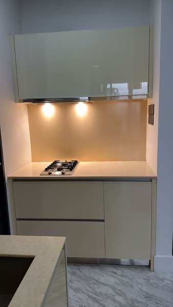 VIVA, 6 Suffolk Walk, 2 Bedrooms, 957 sqft, Condominium For Rent, by May Tan, 500154154 - Kitchen - PropertyGuru.com.sg