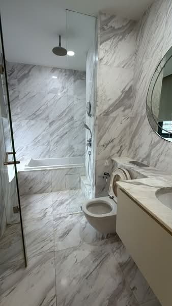 VIVA, 6 Suffolk Walk, 2 Bedrooms, 957 sqft, Condominium For Rent, by May Tan, 500154154 - Bathroom - PropertyGuru.com.sg