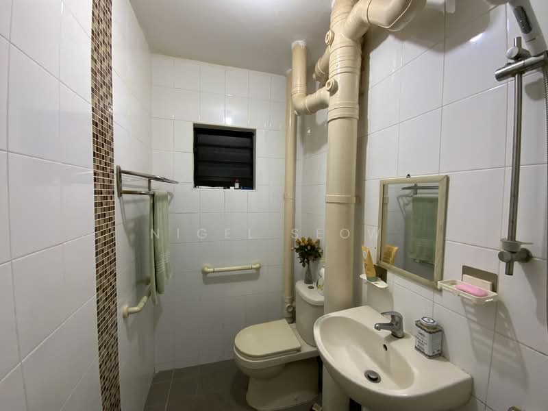 316 Woodlands Street 31, 316 Woodlands Street 31, 2 Bedrooms, 786 sqft, HDB Flat For Sale, by Nigel Seow, 500154162 - Bathroom - PropertyGuru.com.sg