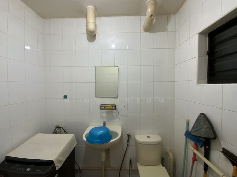 316 Woodlands Street 31, 316 Woodlands Street 31, 2 Bedrooms, 786 sqft, HDB Flat For Sale, by Nigel Seow, 500154162 - Bathroom - PropertyGuru.com.sg