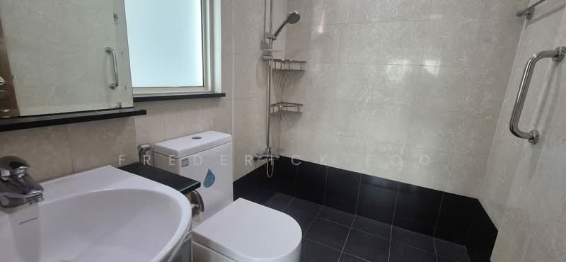 Sunglade, 1 Serangoon Avenue 2, 2 Bedrooms, 861 sqft, Condominium For Rent, by Frederick Foo, 500154163 - Bathroom - PropertyGuru.com.sg