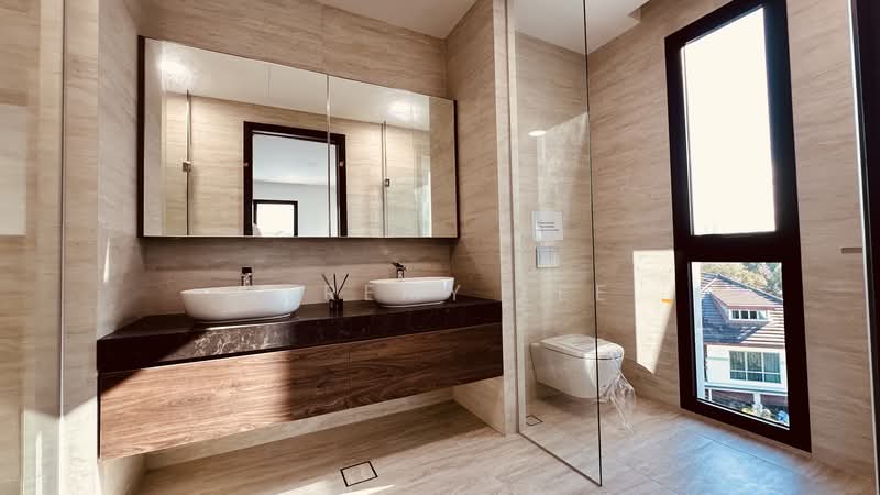 Grove Drive Avenue, GROVE DRIVE, 5 Bedrooms, 12,110 sqft, Detached House For Sale, by Jeremy Lee, 500154168 - Bathroom - PropertyGuru.com.sg