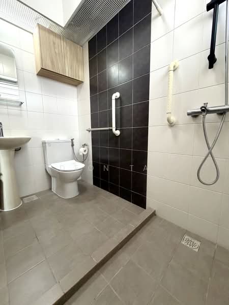 18C Holland Drive, 18C Holland Drive, 3 Bedrooms, 990 sqft, HDB Flat For Rent, by Deon Tan, 500154169 - Bathroom - PropertyGuru.com.sg
