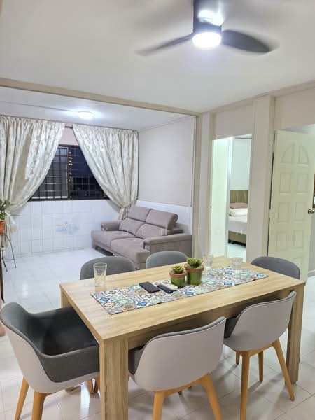 786 Yishun Ring Road, 786 Yishun Ring Road, 3 Bedrooms, 1,302 sqft, HDB Flat For Sale, by Jayden Toh, 500154172 - Living Room - PropertyGuru.com.sg