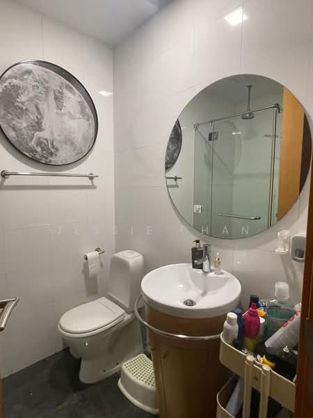 Visioncrest, 33 Oxley Rise, 2 Bedrooms, 925 sqft, Condominium For Rent, by Jessie Chan, 500154183 - Bathroom - PropertyGuru.com.sg