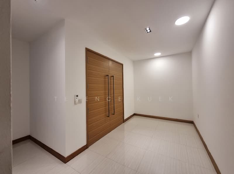 Woodhaven, 71 Woodgrove Avenue, 4 Bedrooms, 3,358 sqft, Cluster House For Rent, by Terence Kuek, 500154193 - Entrance - PropertyGuru.com.sg