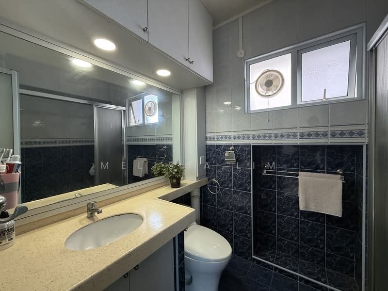 573 Pasir Ris Street 53, 573 Pasir Ris Street 53, 3 Bedrooms, 1,184 sqft, HDB Flat For Sale, by Melissa Lim, 500154195 - Bathroom - PropertyGuru.com.sg