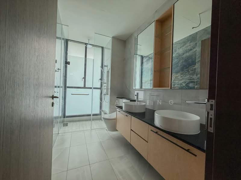 Belgravia Ace, 100 Belgravia Drive, 5 Bedrooms, 4,058 sqft, Semi-Detached House For Sale, by Sheena Heng, 500154204 - Master Bathroom - PropertyGuru.com.sg
