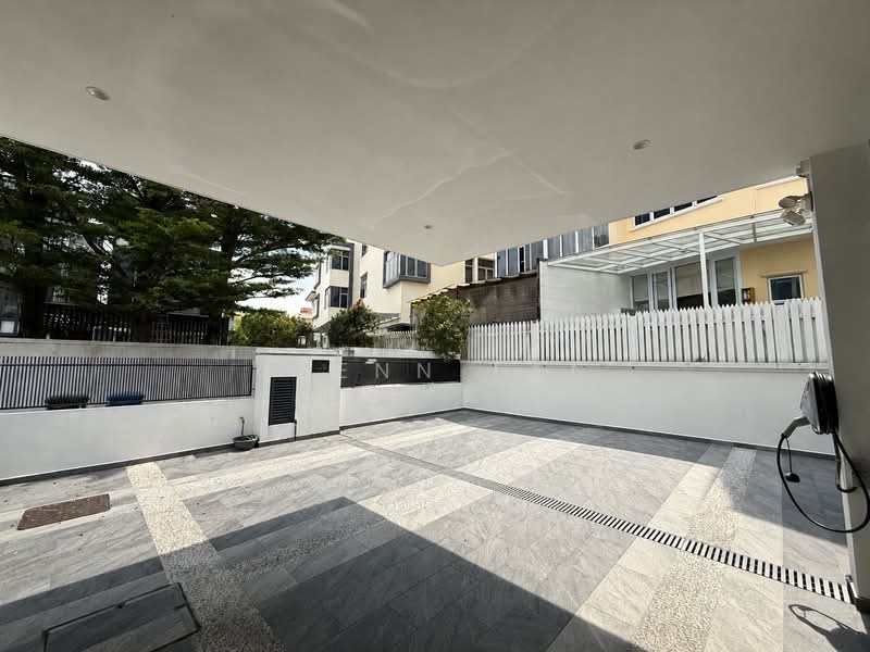 Highland Road, Highland Road, Jansen Road, Kovan Road, Hillside Drive, Glasgow Road, Lowland Road, Parry Avenue, Philips Avenue, 5 Bedrooms, 3,387 sqft, Corner Terrace For Sale, by Glenn Tan, 500154208 - Car Porch - PropertyGuru.com.sg