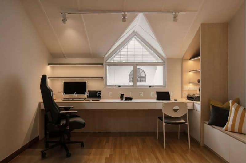 Move-in Ready 5BR Inter-Terrace between Siglap & Bedok MRT, , 5 Bedrooms, 2,500 sqft, Terraced House For Sale, by Evangeline Ho, 500154214 - Study - PropertyGuru.com.sg