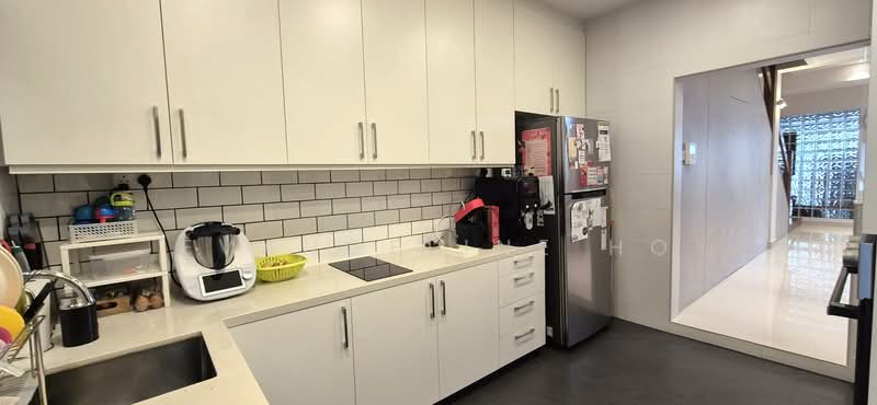 Move-in Ready 5BR Inter-Terrace between Siglap & Bedok MRT, , 5 Bedrooms, 2,500 sqft, Terraced House For Sale, by Evangeline Ho, 500154214 - Kitchen - PropertyGuru.com.sg