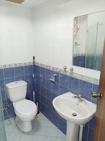 298 Punggol Central, 298 Punggol Central, 3 Bedrooms, 979 sqft, HDB Flat For Rent, by Tan Chye Hoon (Joanne), 500154217 - Bathroom - PropertyGuru.com.sg