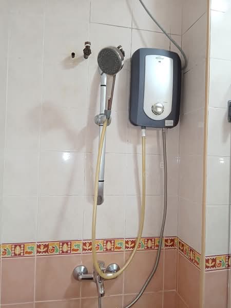 298 Punggol Central, 298 Punggol Central, 3 Bedrooms, 979 sqft, HDB Flat For Rent, by Tan Chye Hoon (Joanne), 500154217 - Bathroom - PropertyGuru.com.sg