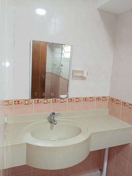 298 Punggol Central, 298 Punggol Central, 3 Bedrooms, 979 sqft, HDB Flat For Rent, by Tan Chye Hoon (Joanne), 500154217 - Bathroom - PropertyGuru.com.sg