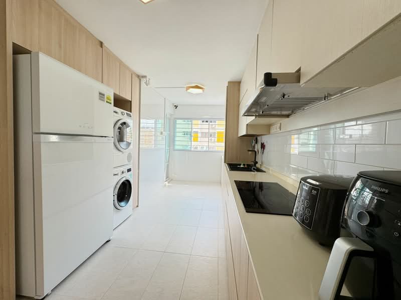 230 Tampines Street 24, 230 Tampines Street 24, 3 Bedrooms, 1,302 sqft, HDB Flat For Sale, by Danielle Sim, 500154242 - Kitchen - PropertyGuru.com.sg