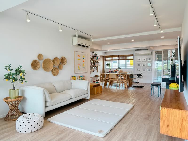 230 Tampines Street 24, 230 Tampines Street 24, 3 Bedrooms, 1,302 sqft, HDB Flat For Sale, by Danielle Sim, 500154242 - Living Room - PropertyGuru.com.sg