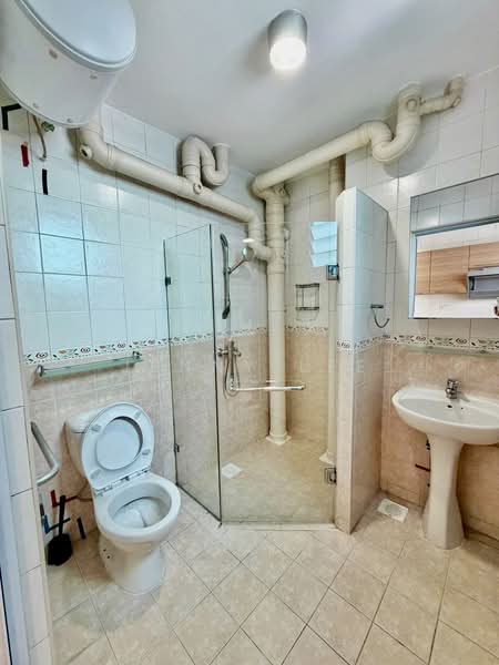 186 Punggol Central, 186 Punggol Central, 4 Bedrooms, 1,378 sqft, HDB Flat For Sale, by Jenny Lee, 500154244 - Bathroom - PropertyGuru.com.sg