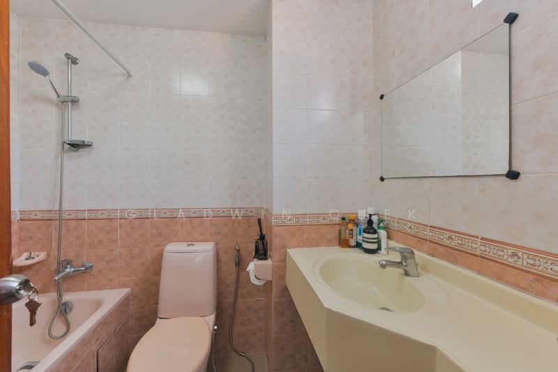 Freehold 3 Bedrooms River Valley, , 3 Bedrooms, 936 sqft, Apartment For Sale, by Gladwin Quek, 500154251 - Bathroom - PropertyGuru.com.sg
