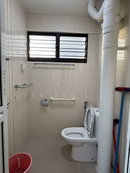 703 Hougang Avenue 2, 703 Hougang Avenue 2, 2 Bedrooms, 721 sqft, HDB Flat For Rent, by Yen Neo L Y, 500154273 - Bathroom - PropertyGuru.com.sg