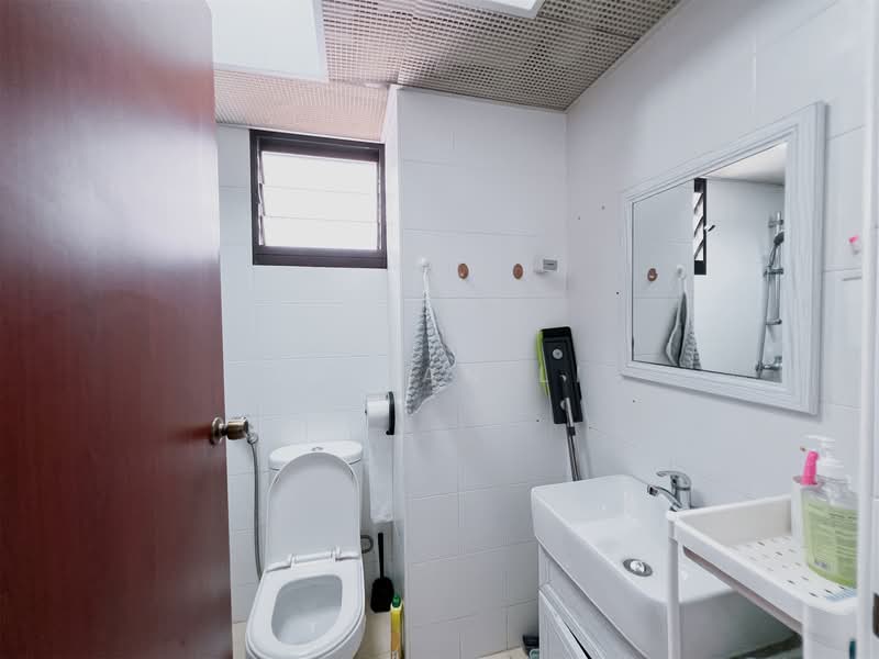 337C Tah Ching Road, 337C Tah Ching Road, 3 Bedrooms, 1,012 sqft, HDB Flat For Sale, by Julian Li, 500154284 - Bathroom - PropertyGuru.com.sg