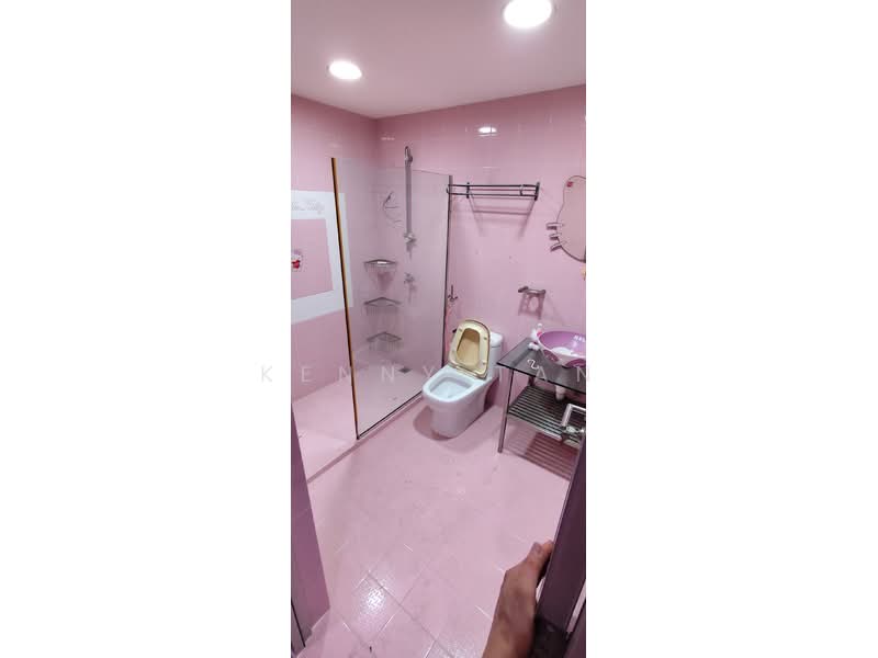 Bedok Court, 295 Bedok South Avenue 3, Room Rental, 200 sqft, Condominium For Rent, by Kenny Tan, 500154288 - Bathroom - PropertyGuru.com.sg