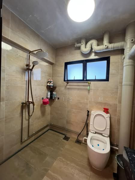 339 Tampines Street 33, 339 Tampines Street 33, 3 Bedrooms, 1,475 sqft, HDB Flat For Sale, by Dennis Lim, 500154296 - Bathroom - PropertyGuru.com.sg