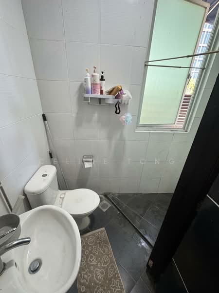 Wareham road, Wareham road, 8 Bedrooms, 8,000 sqft, Detached House For Sale, by Celine Tong, 500154302 - Bathroom - PropertyGuru.com.sg
