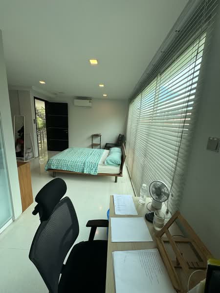 Wareham road, Wareham road, 8 Bedrooms, 8,000 sqft, Detached House For Sale, by Celine Tong, 500154302 - Bedroom - PropertyGuru.com.sg