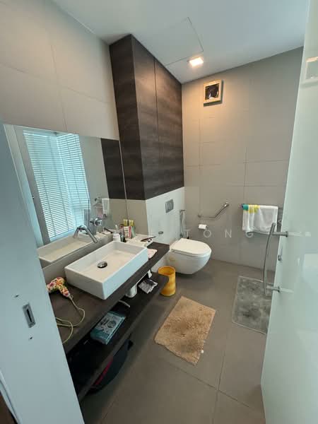 Wareham road, Wareham road, 8 Bedrooms, 8,000 sqft, Detached House For Sale, by Celine Tong, 500154302 - Bathroom - PropertyGuru.com.sg