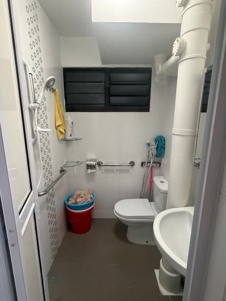 93 Bedok North Avenue 4, 93 Bedok North Avenue 4, Room Rental, 120 sqft, HDB Flat For Rent, by Lai Zhi Ping (Jack), 500154304 - Bathroom - PropertyGuru.com.sg