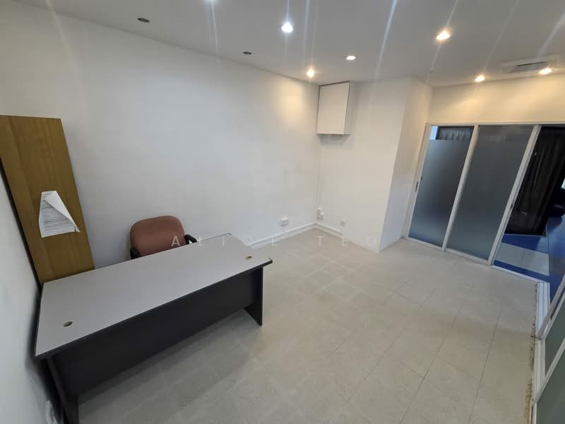 Bukit Timah Shopping Centre, 170 Upper Bukit Timah Road, 151 sqft, Mall Shop For Rent, by Alice Teo, 500154309 - Interior - CommercialGuru.com.sg