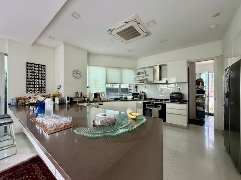 Wareham Road, , 7 Bedrooms, 8,000 sqft, Detached House For Sale, by Clive Cheong, 500154312 - Kitchen - PropertyGuru.com.sg